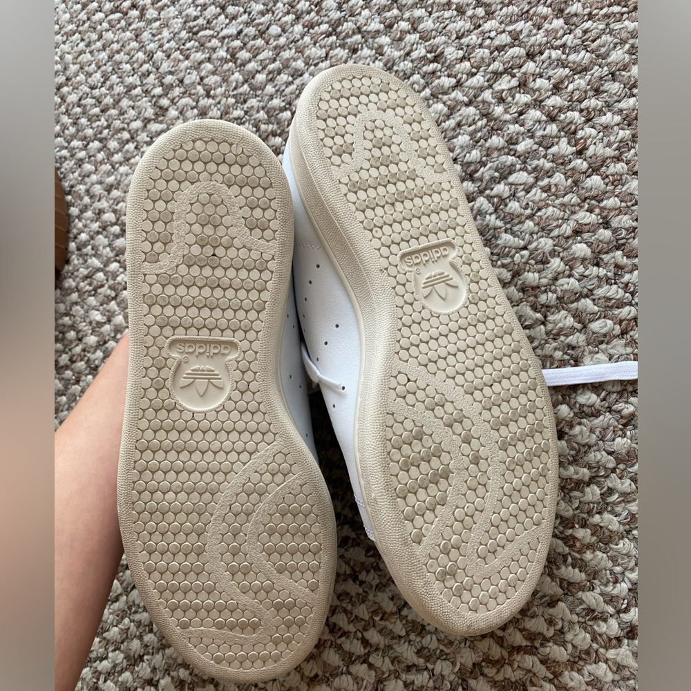 Stan smith adidas shoes! Never been worn in perfect condition - Picture 3 of 5